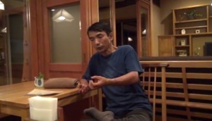 2015y12m17d_011548092