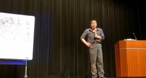 2015y12m17d_020707425